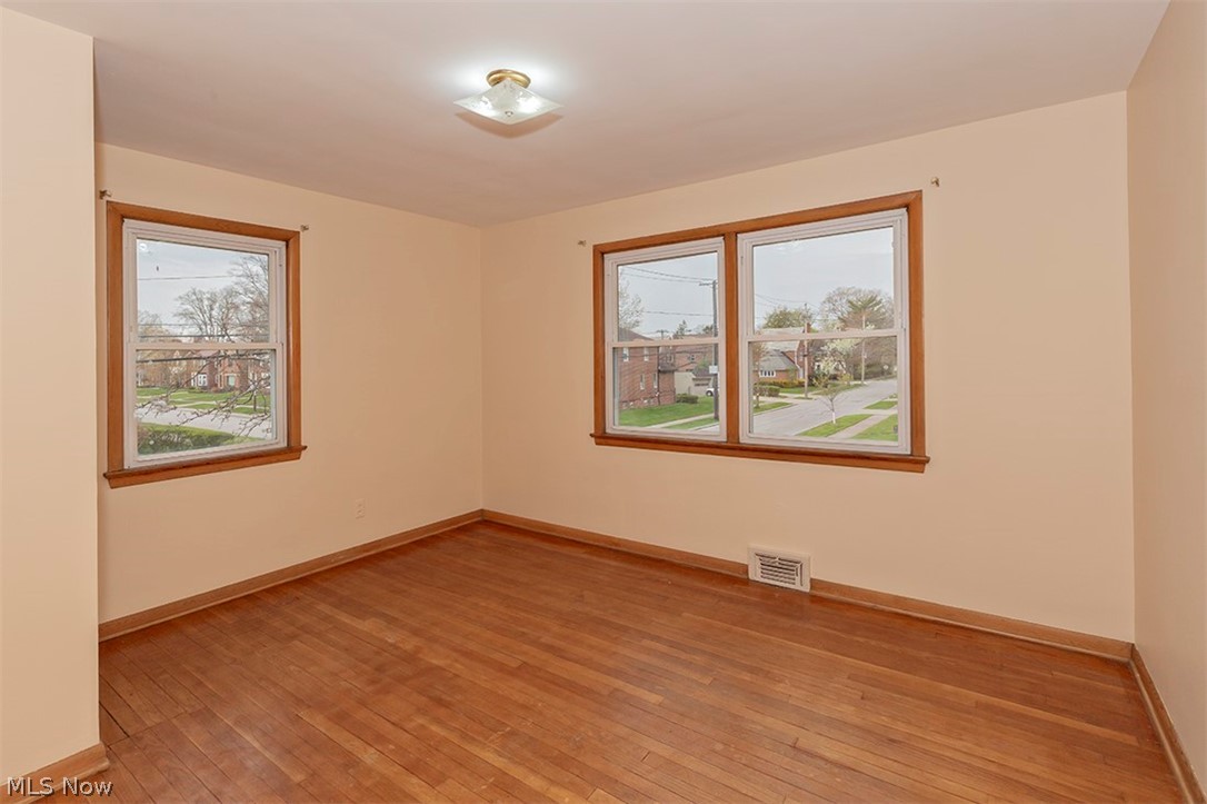 2423 Saybrook Road Cleveland, OH 44118 - Photo 20 of 30