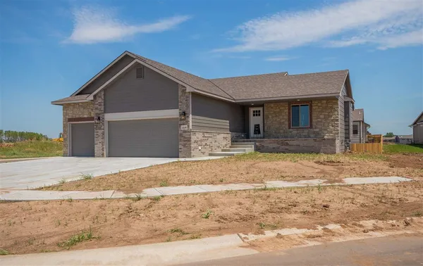 $347,400 | 2592 New Spg Court, Derby, KS 67037