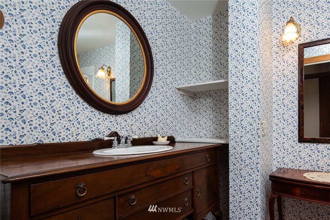 5413 Barr Road Ferndale, WA 98248 - Photo 30 of 40 a bathroom with a sink and a mirror