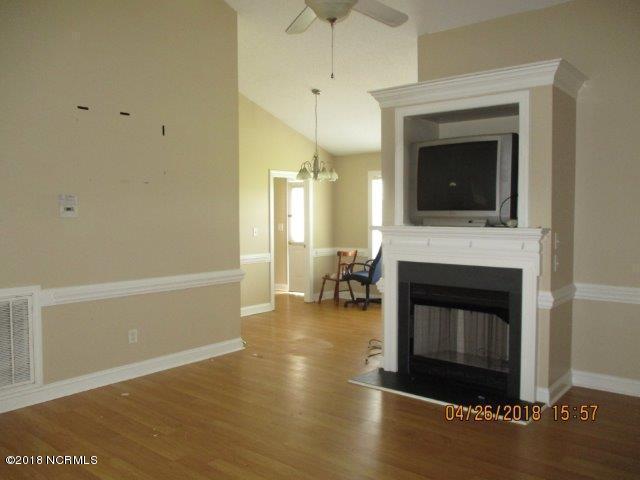 5528 Scuppernong Road Wilson, NC 27893 - Photo 2 of 9 5528 Scuppernong greatroom