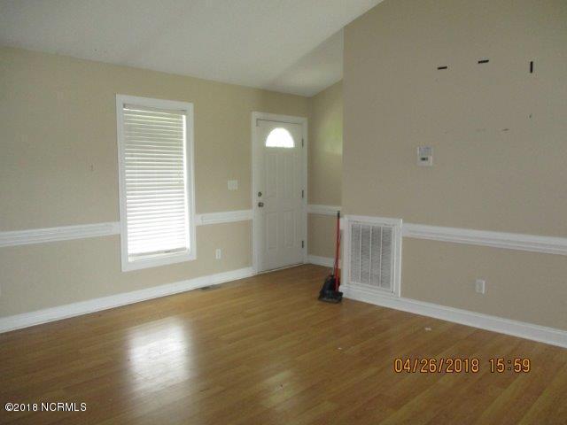 5528 Scuppernong Road Wilson, NC 27893 - Photo 3 of 9 5528 Scuppernong greatroom2