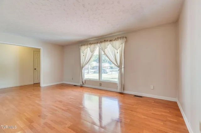 $275,000 | 907 Ithaca Street, Mount Carmel, TN 37645