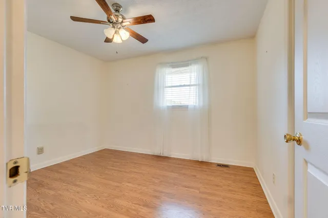 $275,000 | 907 Ithaca Street, Mount Carmel, TN 37645