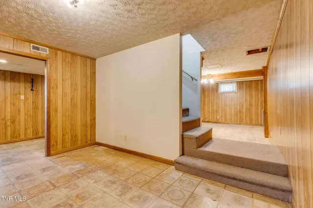 $275,000 | 907 Ithaca Street, Mount Carmel, TN 37645