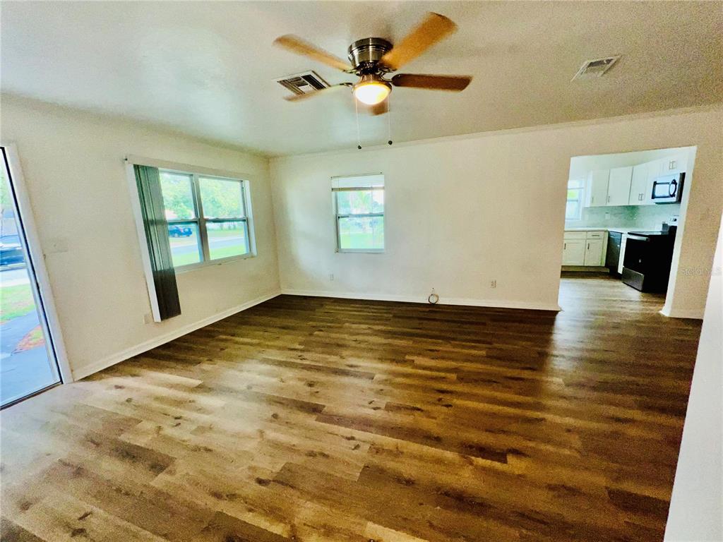 1247 Davis Road Dunedin, FL 34698 - Photo 17 of 22 Gallery Image 17
