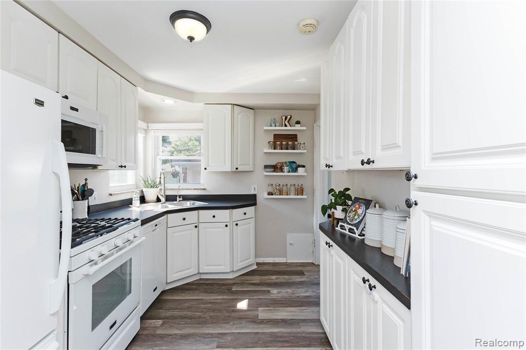 437 Normandy Road Royal Oak, MI 48073 - Photo 12 of 39