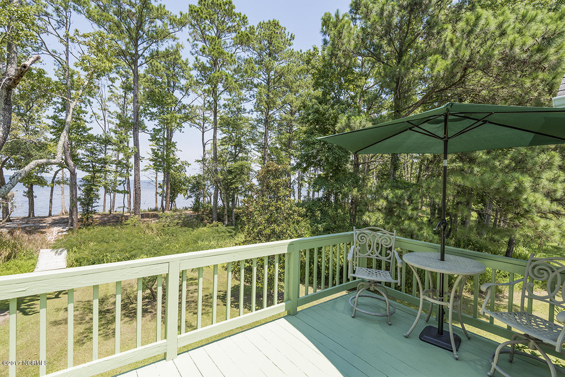 621 Becton Road Havelock, NC 28532 - Photo 21 of 43 Large Upper Deck