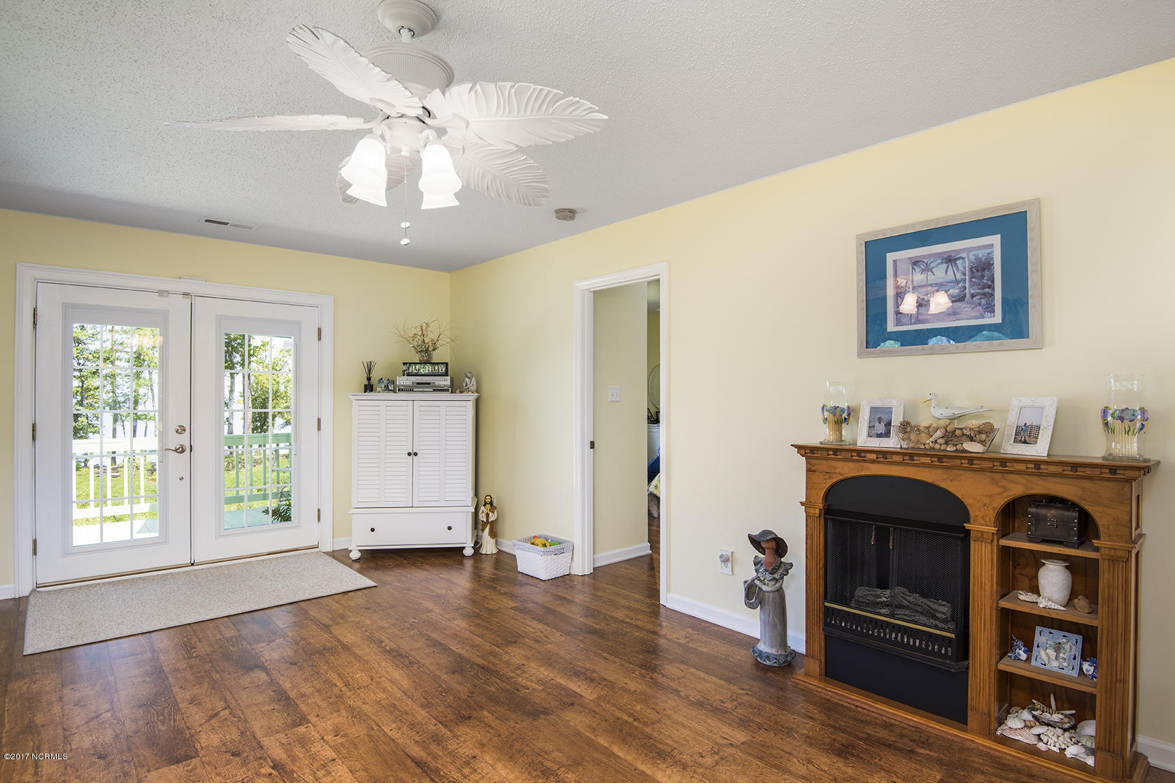 621 Becton Road Havelock, NC 28532 - Photo 6 of 43 Spacious Living Room