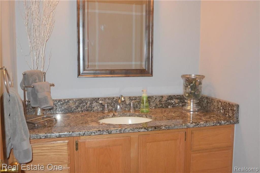 4232 Oak Tree Circle Rochester, MI 48306 - Photo 5 of 34