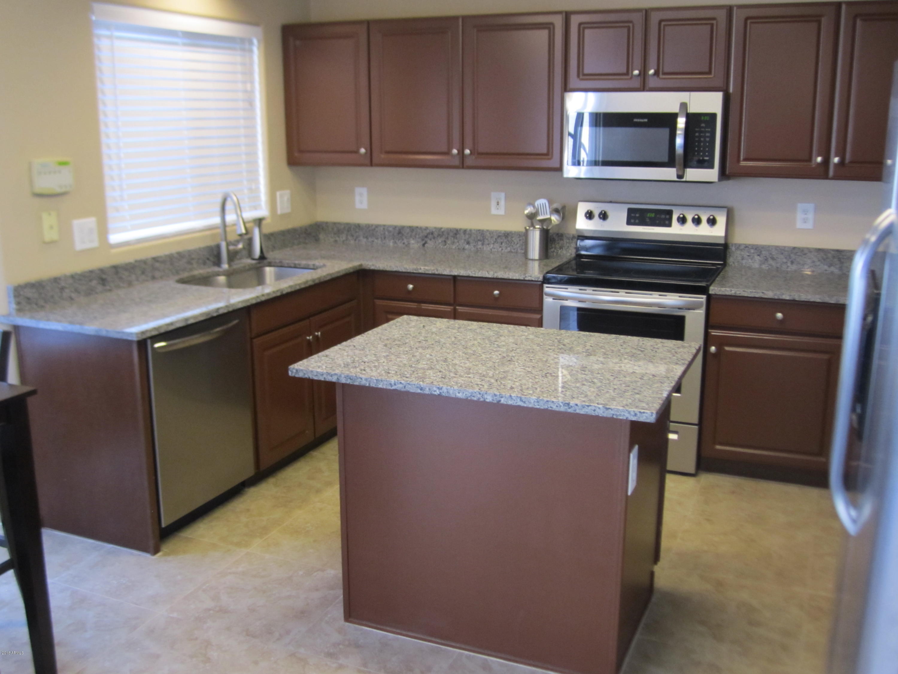4637 East Frye Road Phoenix, AZ 85048 - Photo 5 of 46 IMG_2065