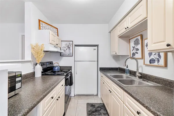 $2,400 | 3230 Northeast 13th Street, Unit 102, Pompano Beach, FL 33062