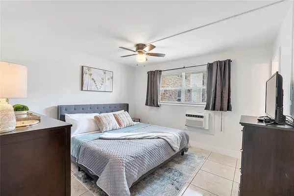 $2,400 | 3230 Northeast 13th Street, Unit 102, Pompano Beach, FL 33062