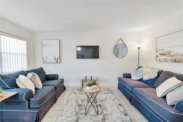 $2,400 | 3230 Northeast 13th Street, Unit 102, Pompano Beach, FL 33062