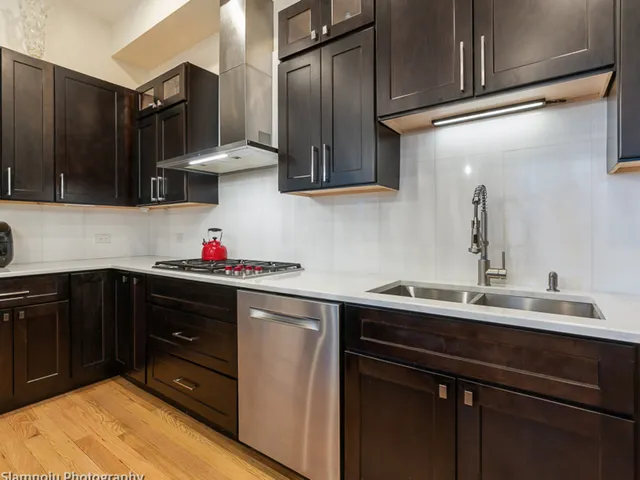 $900,000 | 3604 South Prairie Avenue, Chicago, IL 60653