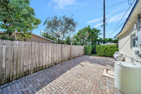 $615,000 | 4881 Northeast 13th Avenue, Oakland Park, FL 33334