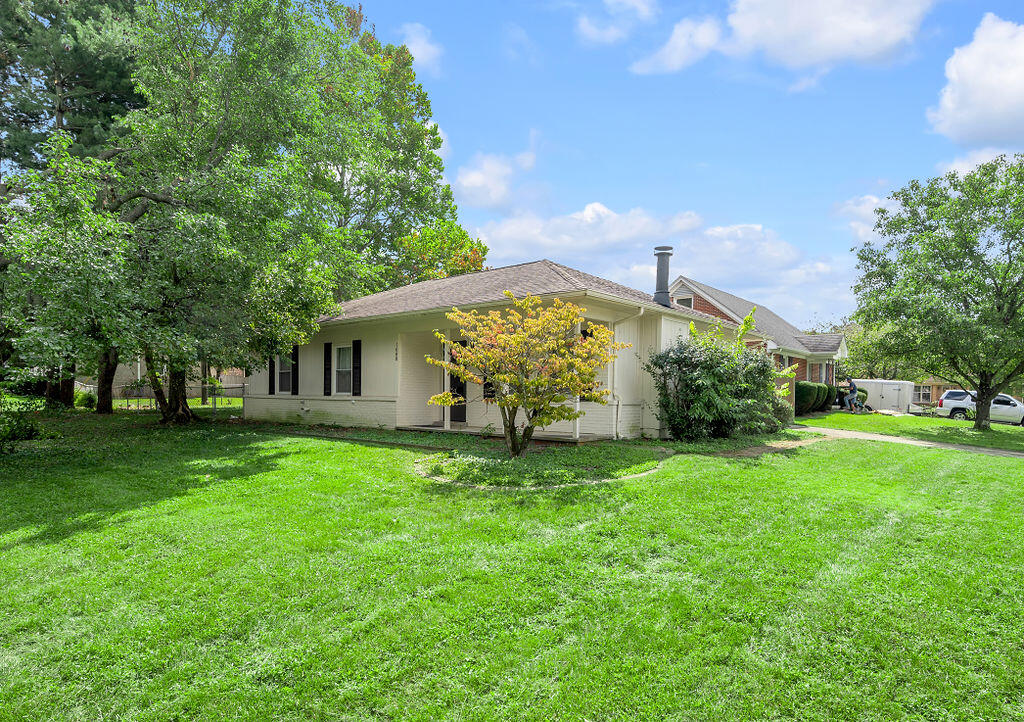 1088 Higbee Mill Road Lexington, KY 40503 - Photo 2 of 23 TDB_9565