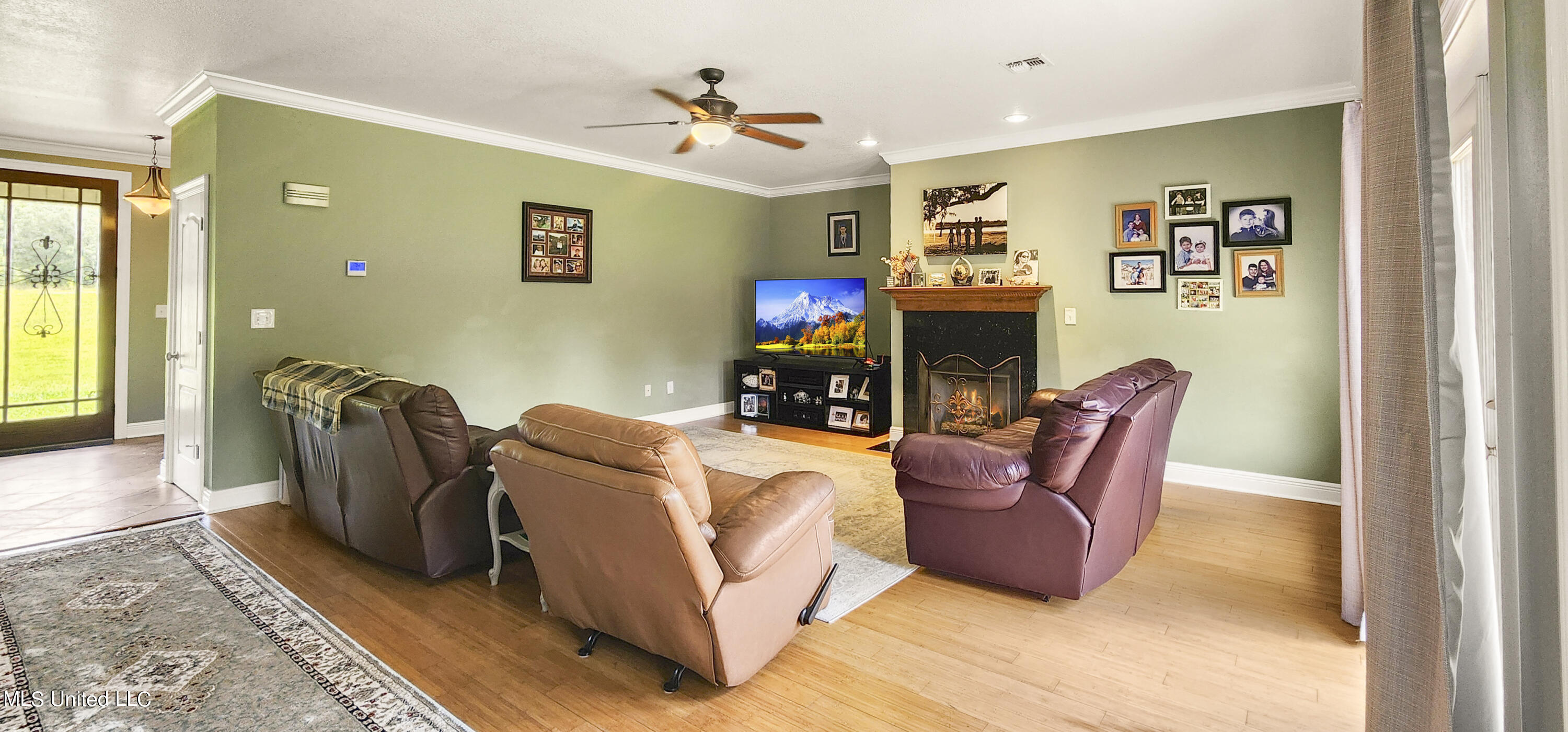 8355 Ridgewood Road Kiln, MS 39556 - Photo 10 of 50 Living Room