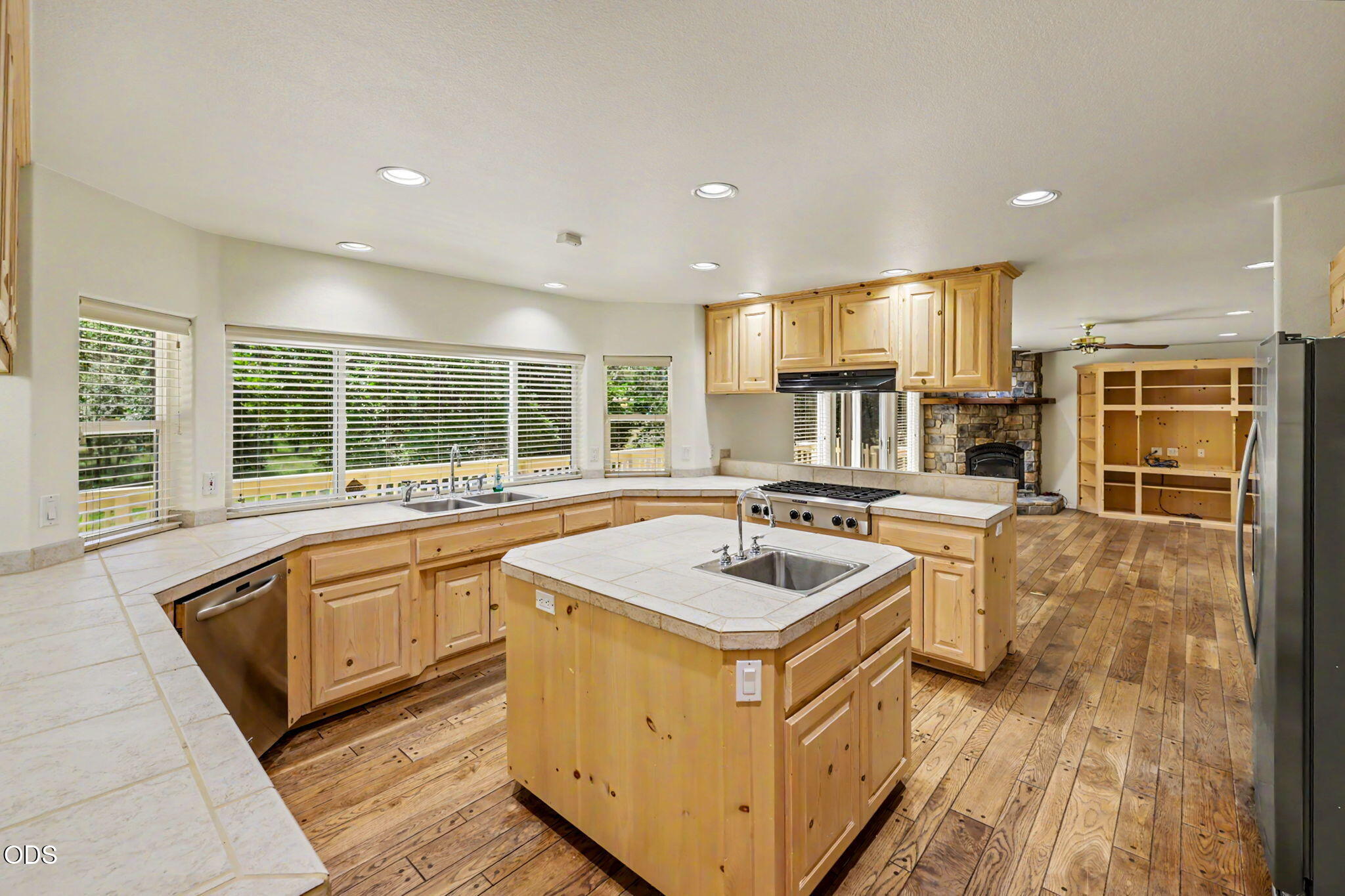 7833 Lower River Road Grants Pass, OR 97526 - Photo 14 of 122