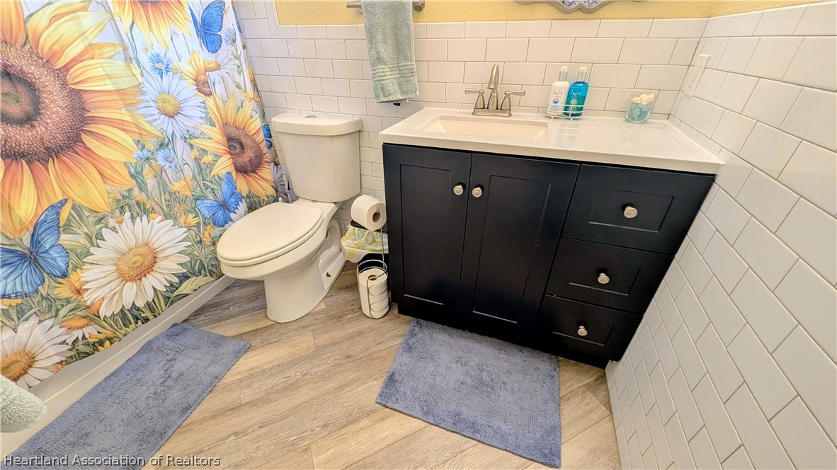 6218 Apple Road Sebring, FL 33875 - Photo 17 of 40 a bathroom with a sink and a toilet