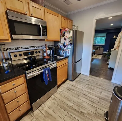 $1,800 | 2450 East Avenue, Unit F, Brighton, NY 14610