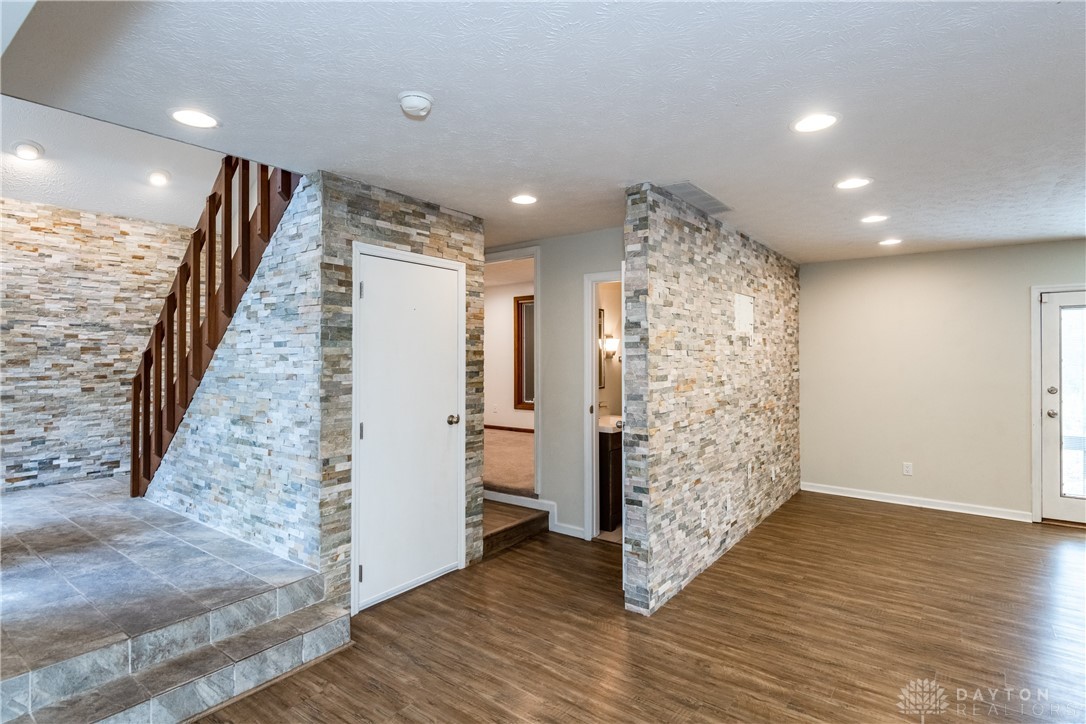 9543 Bellbrook Road Waynesville, OH 45068 - Photo 6 of 79 Gallery Image 6