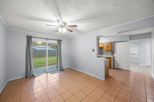 a view of livingroom with furniture