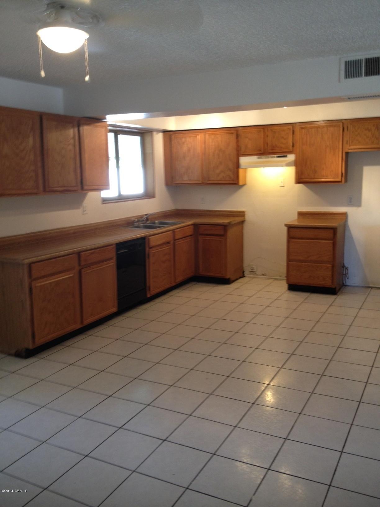 8134 West Piccadilly Road Phoenix, AZ 85033 - Photo 3 of 11 photo 3
