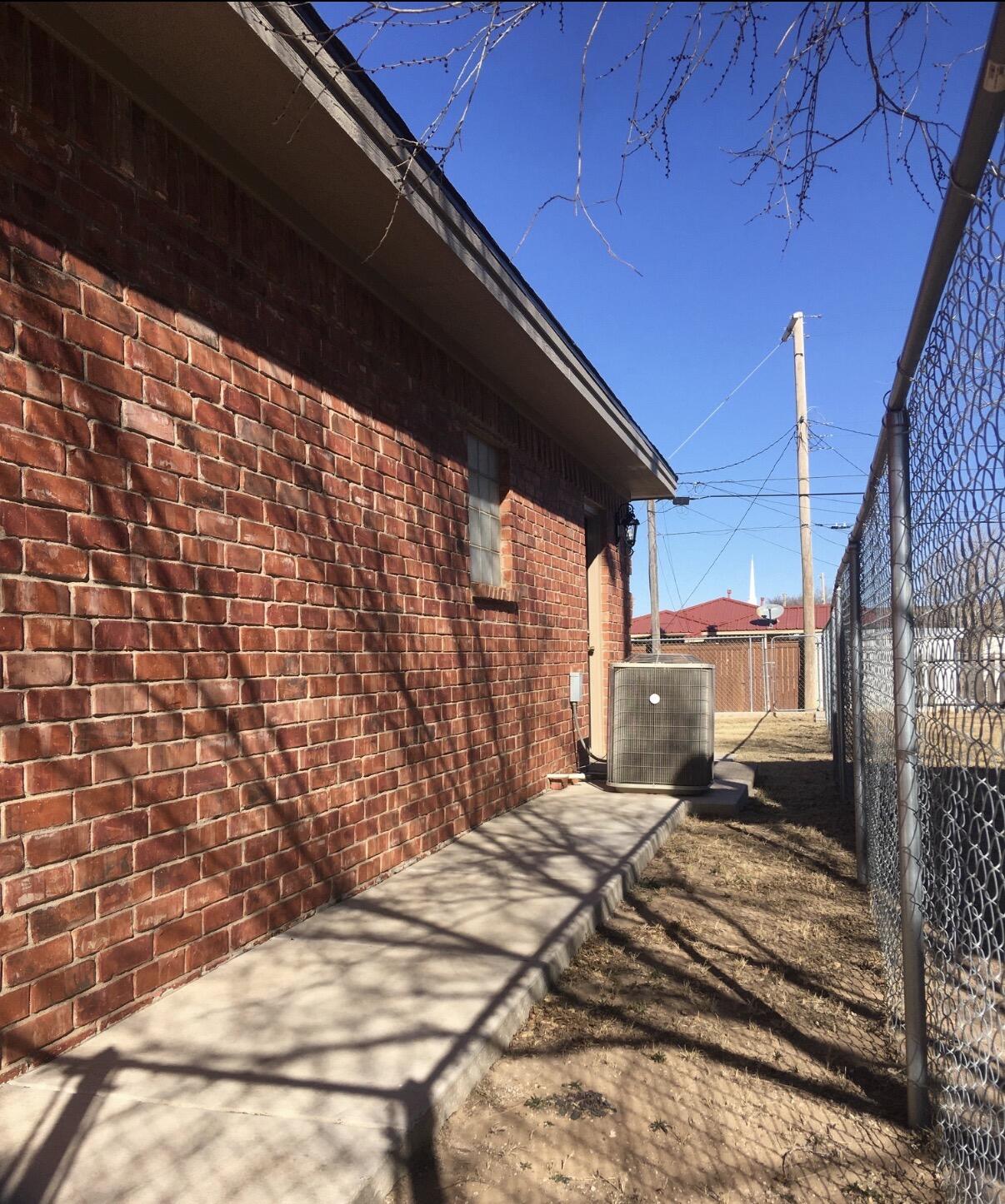 101 Southeast 6th Plainview, TX 79072 - Photo 4 of 31 a view of a backyard of a house