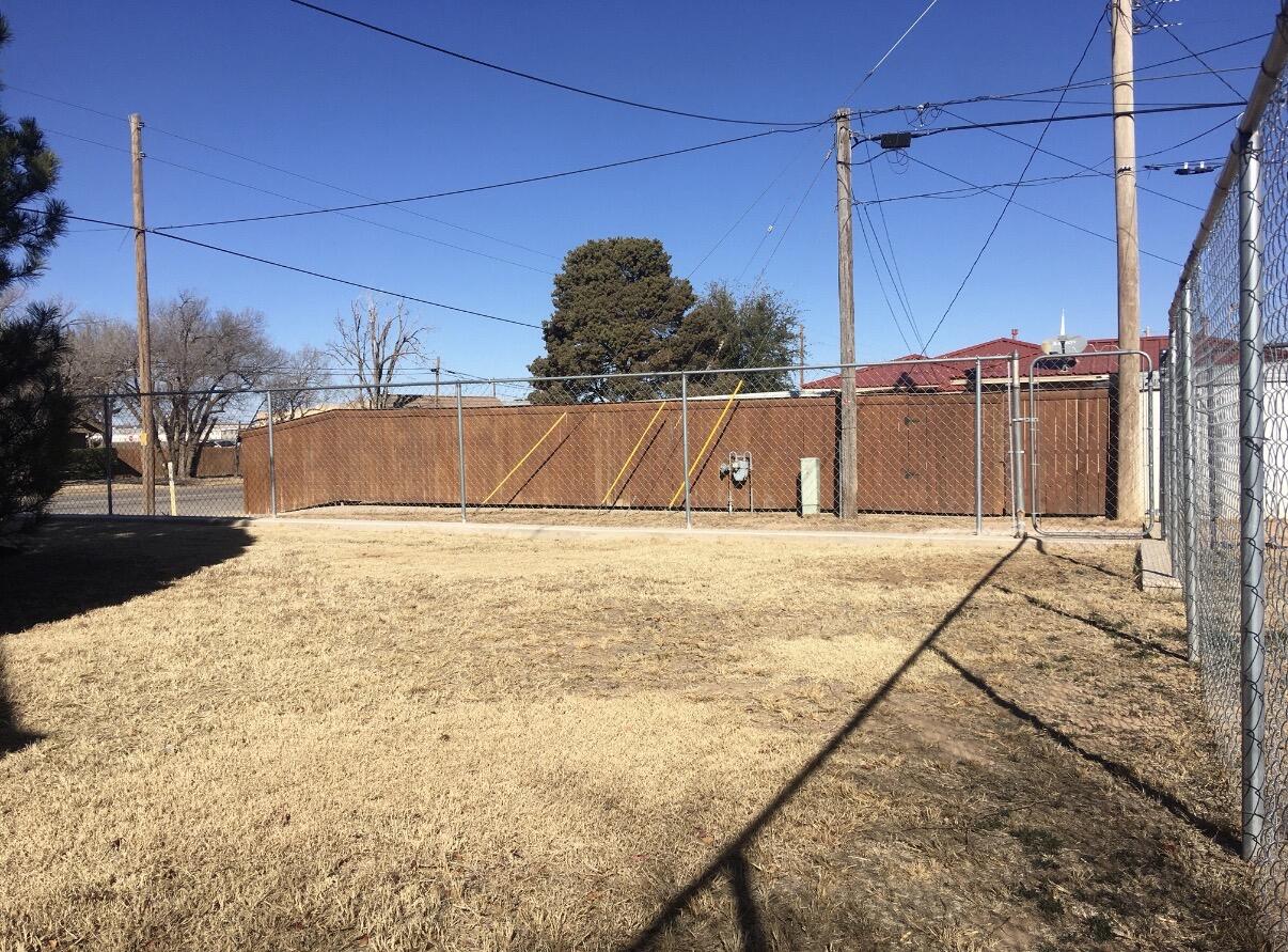 101 Southeast 6th Plainview, TX 79072 - Photo 8 of 31 a view of a swimming pool