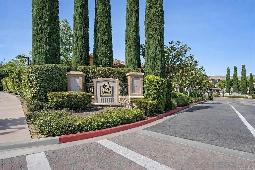 17 Via Montisi Santee, CA 92071 - Photo 4 of 40