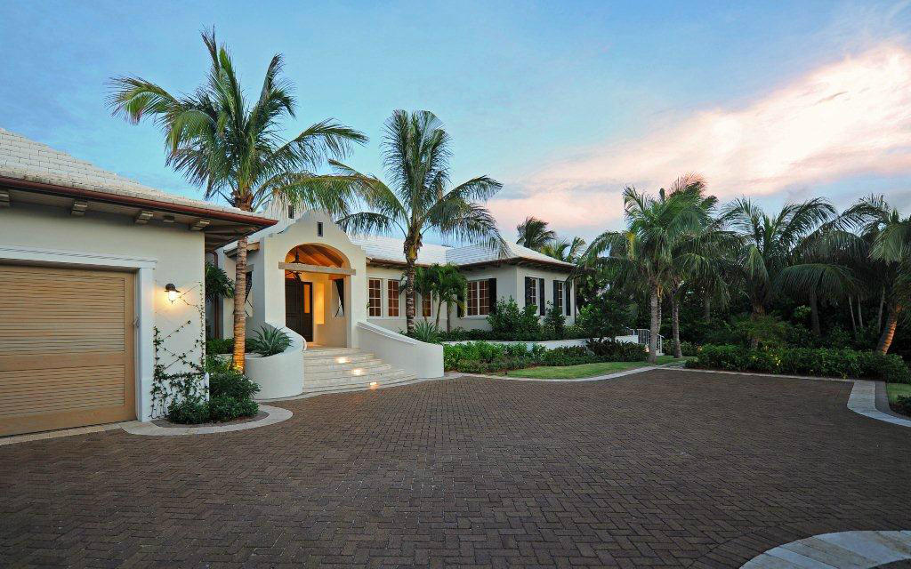 239 South Beach Road Hobe Sound, FL 33455 - Photo 5 of 26 Front and Driveway Area07a