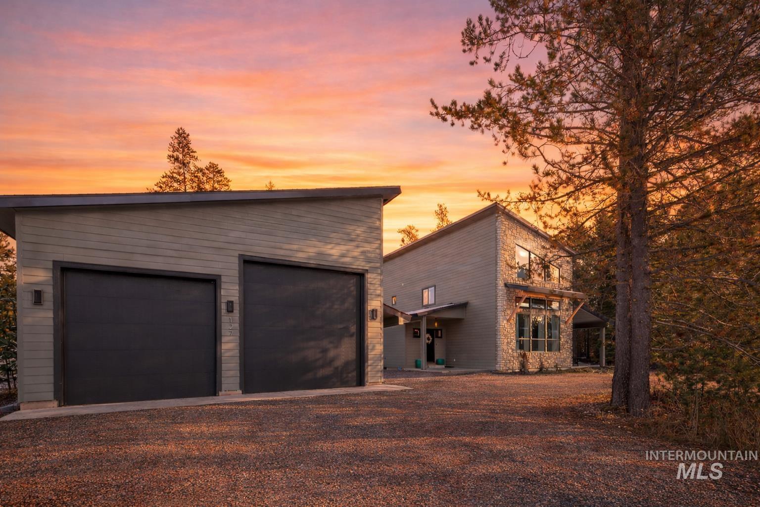 127 Jacks Loop Donnelly, ID 83615 - Photo 1 of 46 View of front facade