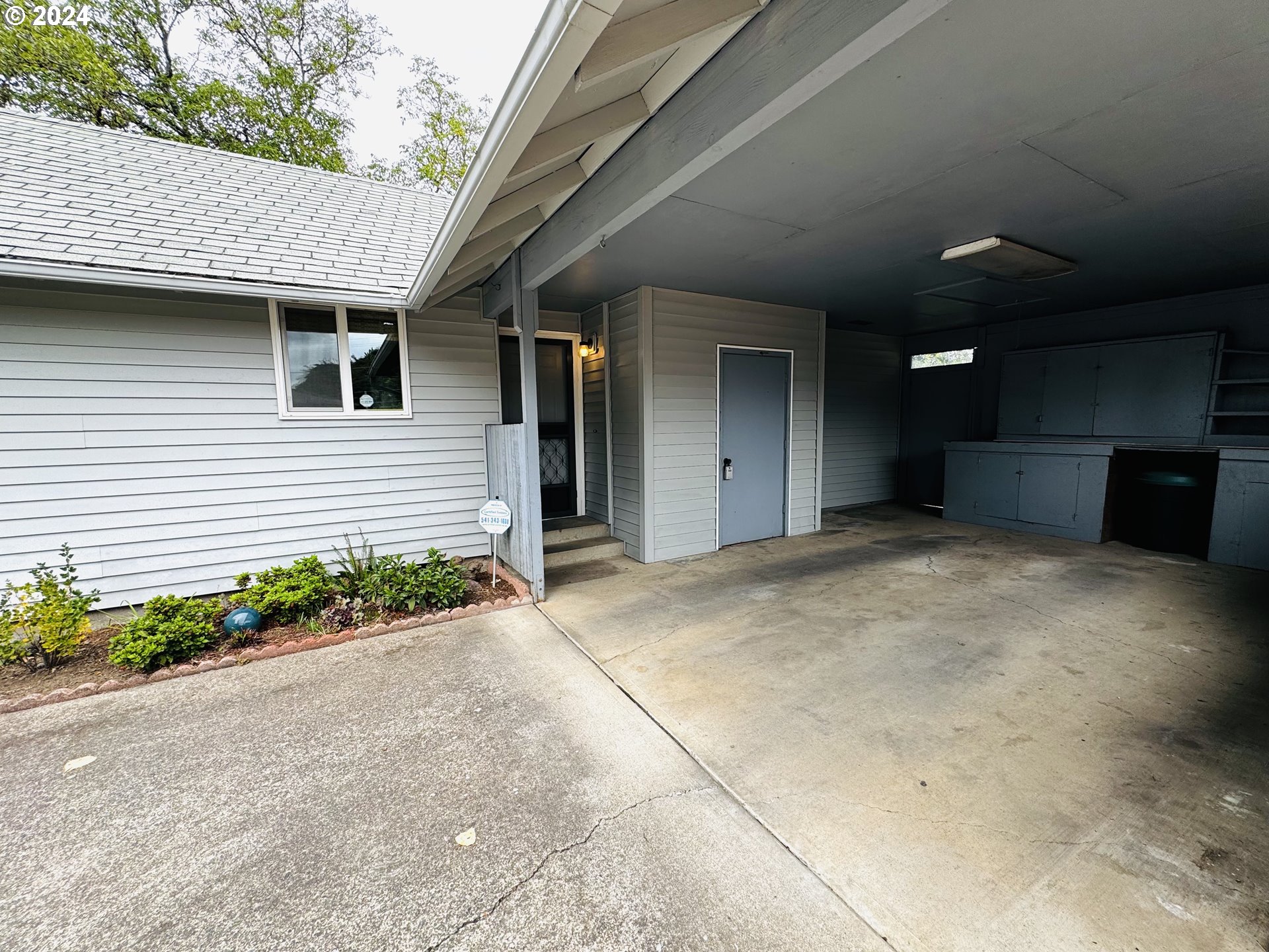 776 North Bertelsen Road Eugene, OR 97402 - Photo 3 of 32 Gallery Image 3