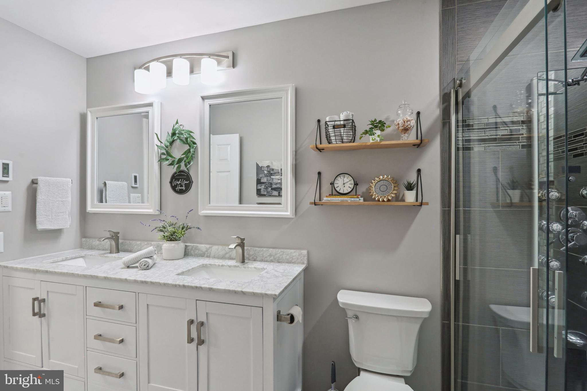 8922 Applecross Lane Springfield, VA 22153 - Photo 13 of 25 Primary Bathroom: marble double vanity