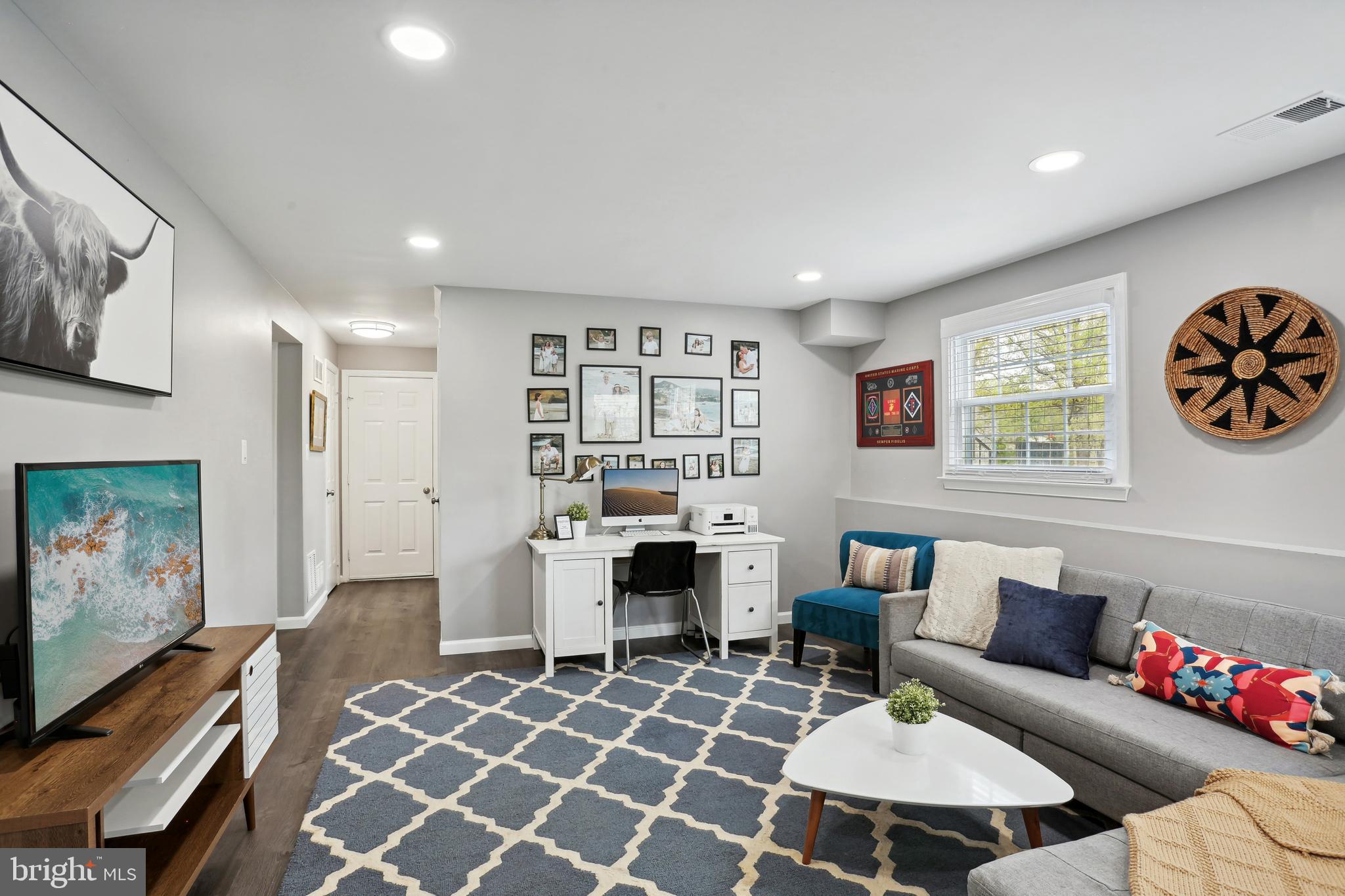 8922 Applecross Lane Springfield, VA 22153 - Photo 19 of 25 Large family room / great room