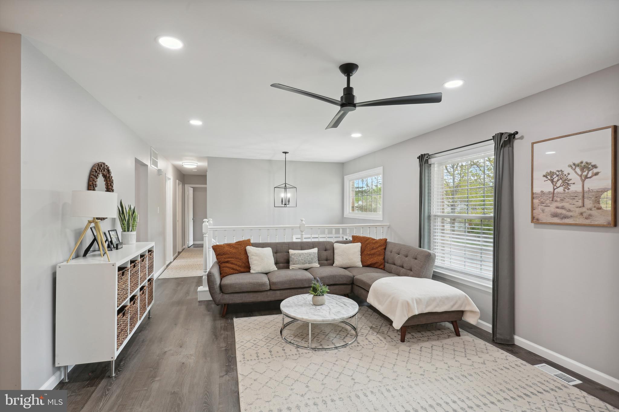 8922 Applecross Lane Springfield, VA 22153 - Photo 4 of 25 Living Room: beautiful flooring