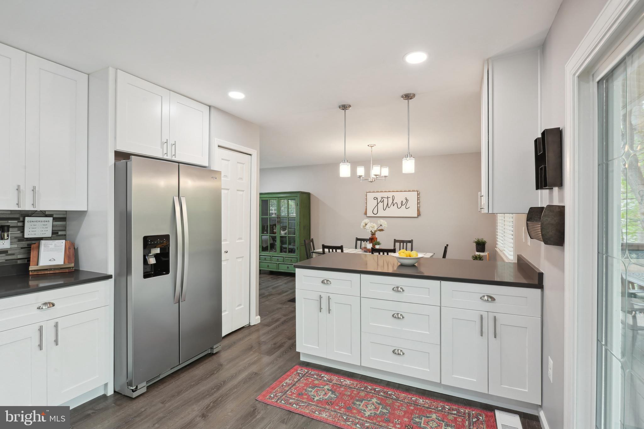 8922 Applecross Lane Springfield, VA 22153 - Photo 9 of 25 Kitchen: counter level breakfast bar seating
