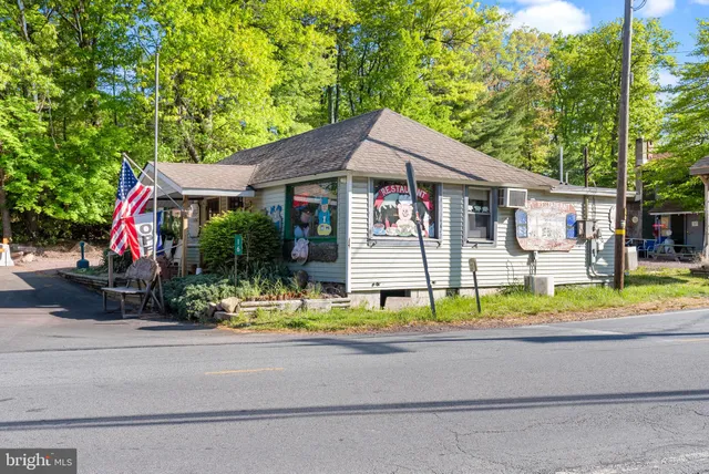 $795,000 | 446 Mountainwoods Drive, Lake Harmony, PA 18624