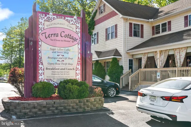 $795,000 | 446 Mountainwoods Drive, Lake Harmony, PA 18624