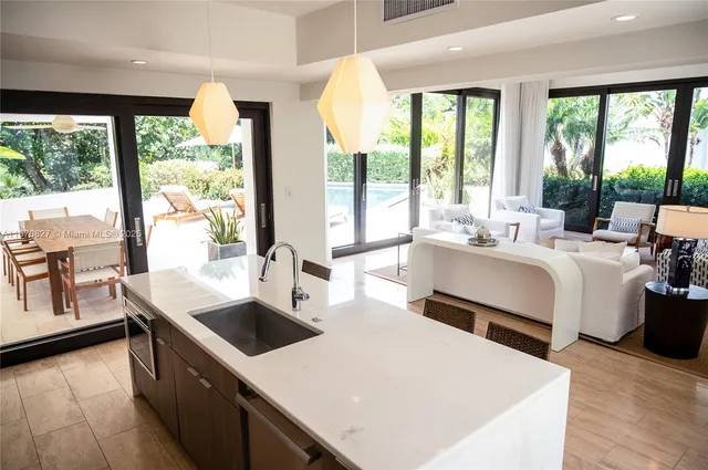 $3,950,000 | 2013 Villas At Pinney's Beach, Unit 2013, Nevis, FL 56467