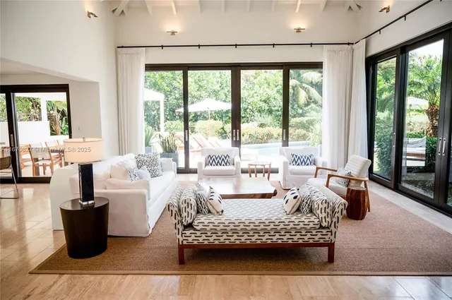 $3,950,000 | 2013 Villas At Pinney's Beach, Unit 2013, Nevis, FL 56467