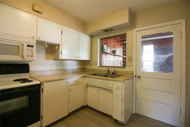 $1,350 | 1116 South Tennessee Avenue, Lakeland, FL 33803