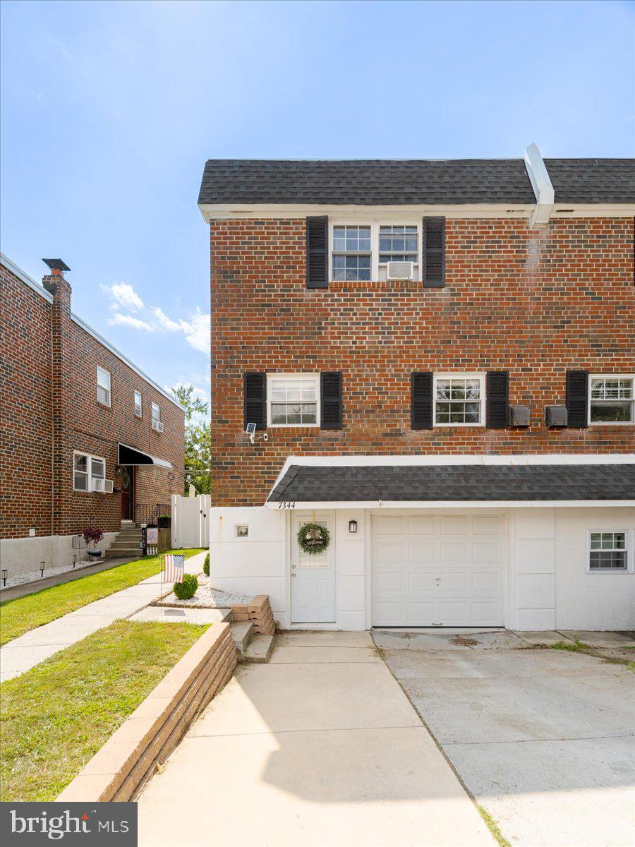 7344 Hiola Road Philadelphia, PA 19128 - Photo 3 of 28 Gallery Image 3