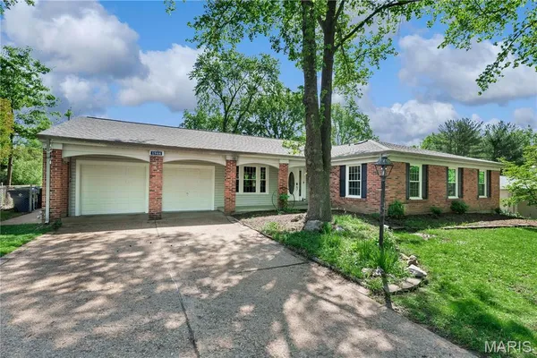 $587,900 | 1944 Pepperrell Drive, St. Louis, MO 63146