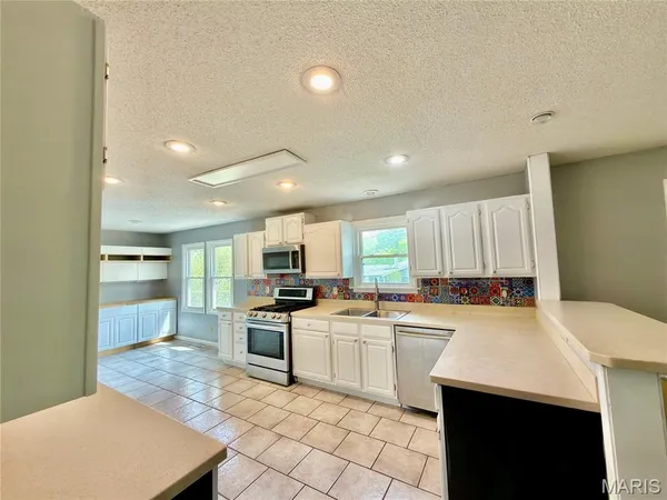 $609,900 | 1944 Pepperrell Drive, St. Louis, MO 63146