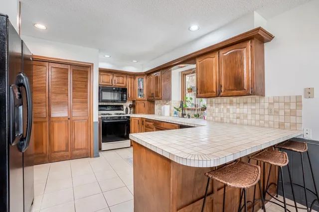 $284,900 | 4610 Farmstead Court, Bel Aire, KS 67220