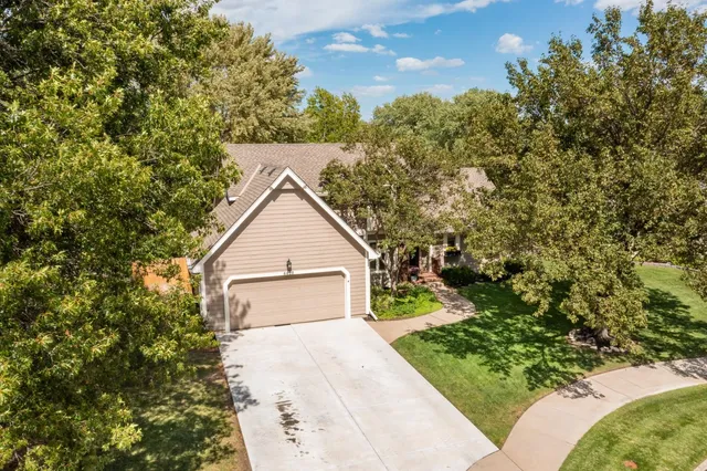 $284,900 | 4610 Farmstead Court, Bel Aire, KS 67220