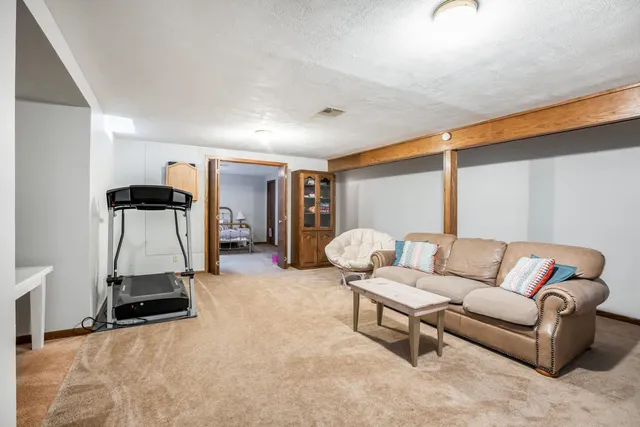 $284,900 | 4610 Farmstead Court, Bel Aire, KS 67220