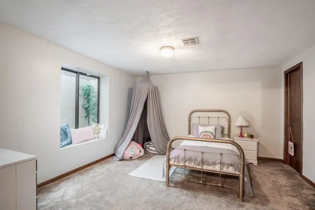 $284,900 | 4610 Farmstead Court, Bel Aire, KS 67220