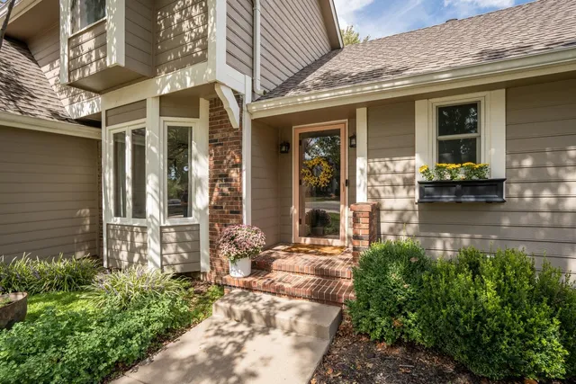 $284,900 | 4610 Farmstead Court, Bel Aire, KS 67220